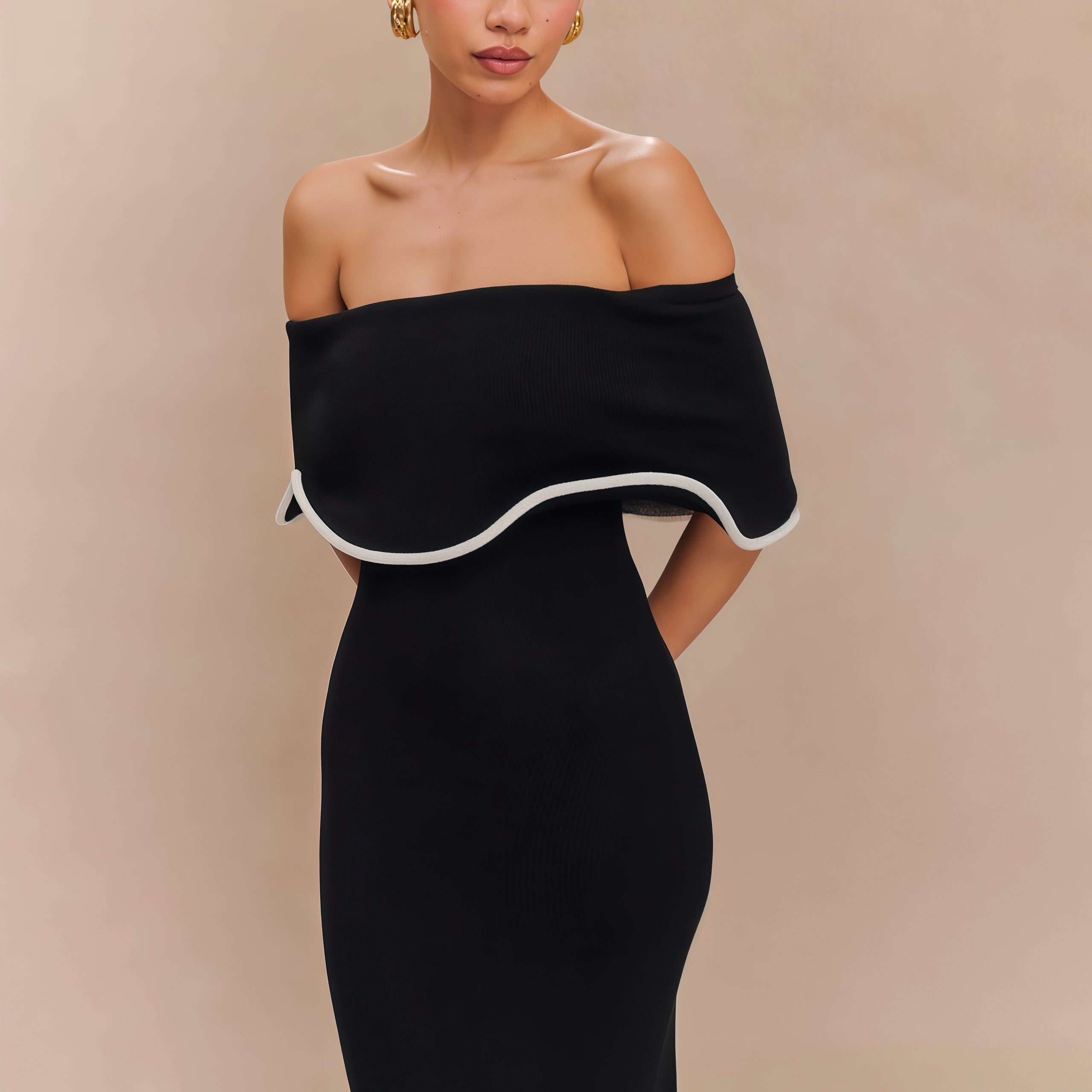 Robe midi noire à épaules dénudées