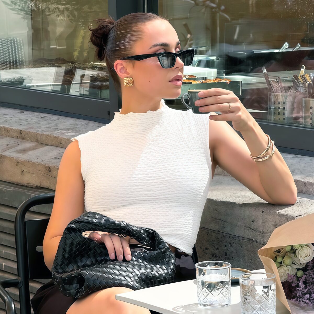 White sleeveless top - Image 2