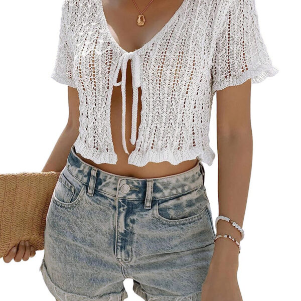 Valkoinen virkattu Crop-toppi, jossa on solmio edessä