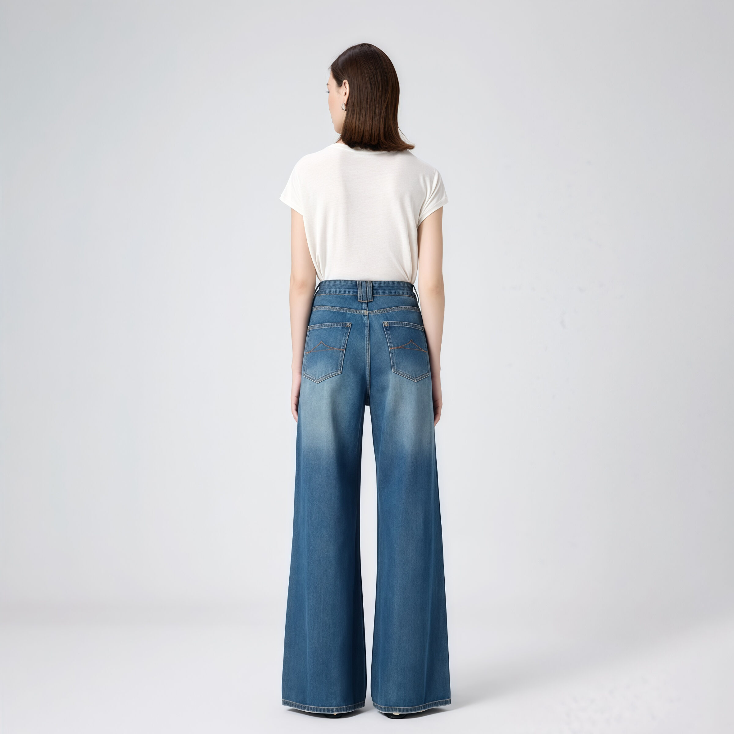 High-Waisted Blue Wide-Leg Jeans - Image 5